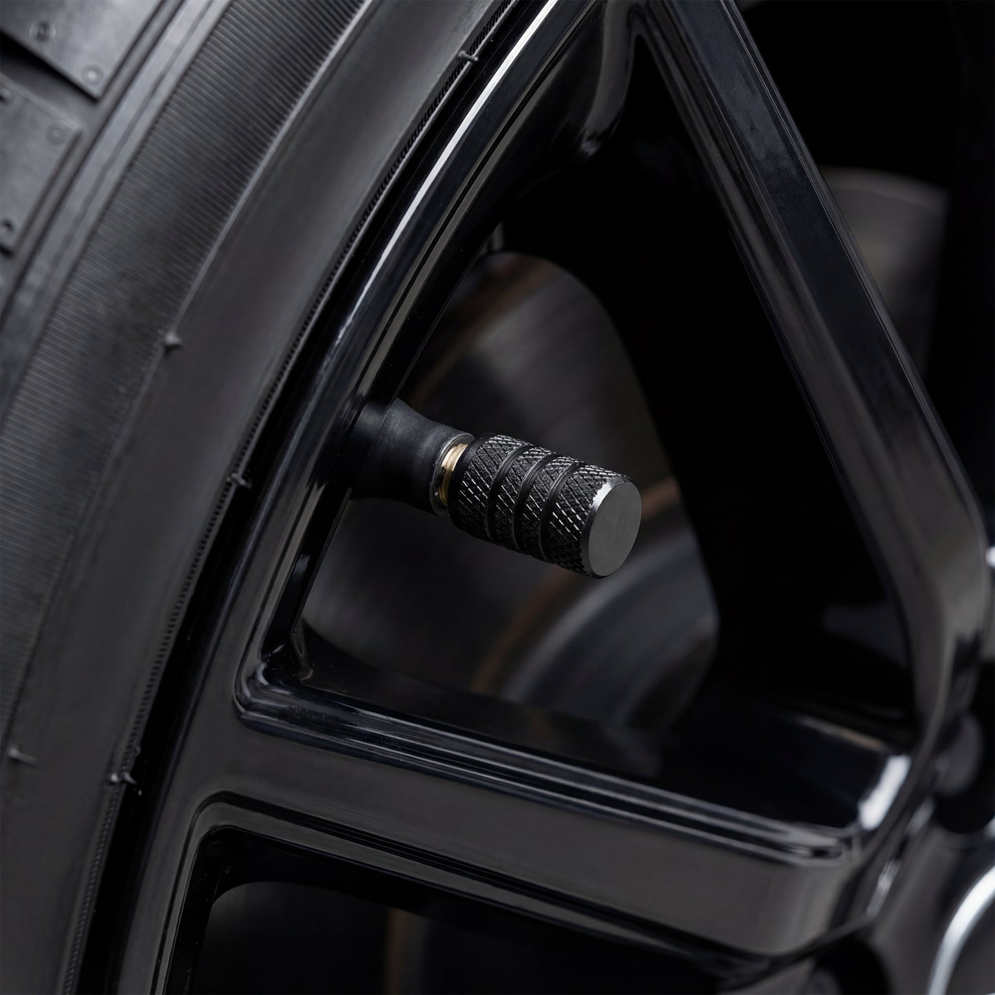 Black Aluminum Tire Valve Caps (4-Pack) – Rust-Resistant Metal Valve Stem Covers